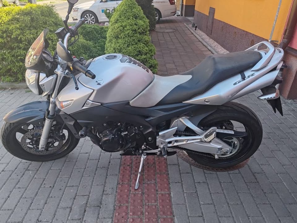 Suzuki GSR 600
