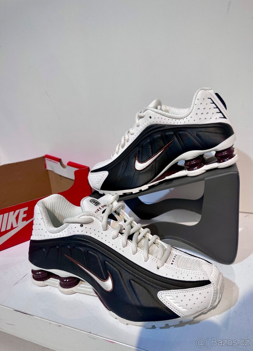 NIKE SHOX R4