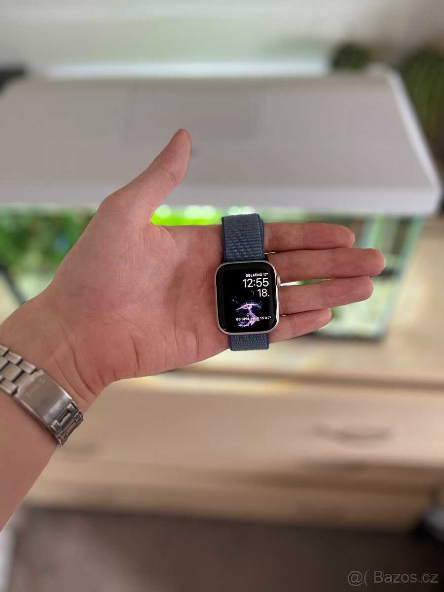 Apple Watch SE 2023 GPS + Cellular 44mm pouzdro