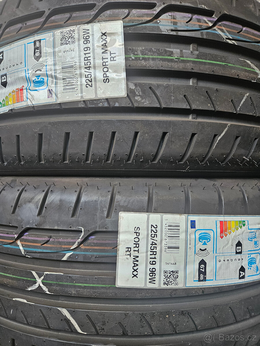 225/45R19 96W XL Sport Maxx RT DUNLOP