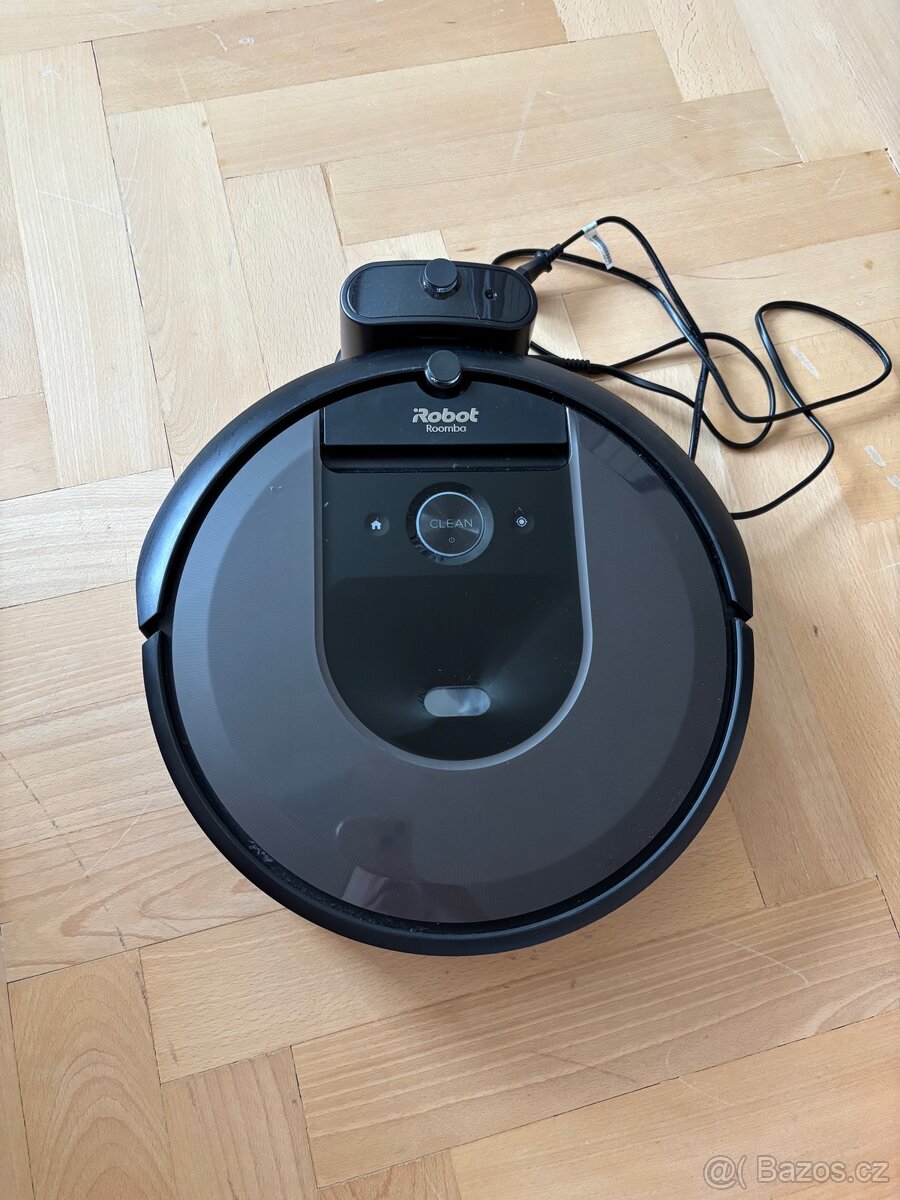 Robot na vysávání iRobot Roomba i7