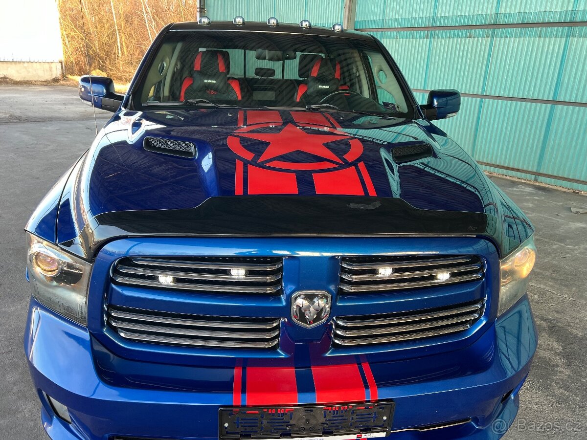 DODGE RAM 5.7 HEMI 4X4 model roku 2015