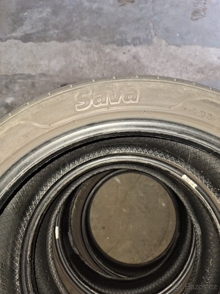 Pneu sava 225x45x17