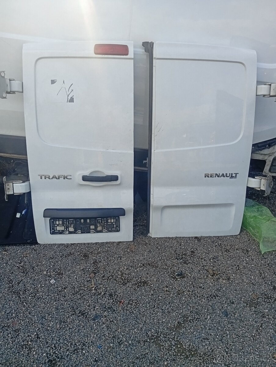 RENAULT TRAFIC 3 RV 2018 ZADNÍ DVEŘE KOMPLETNÍ NASTROJENÉ