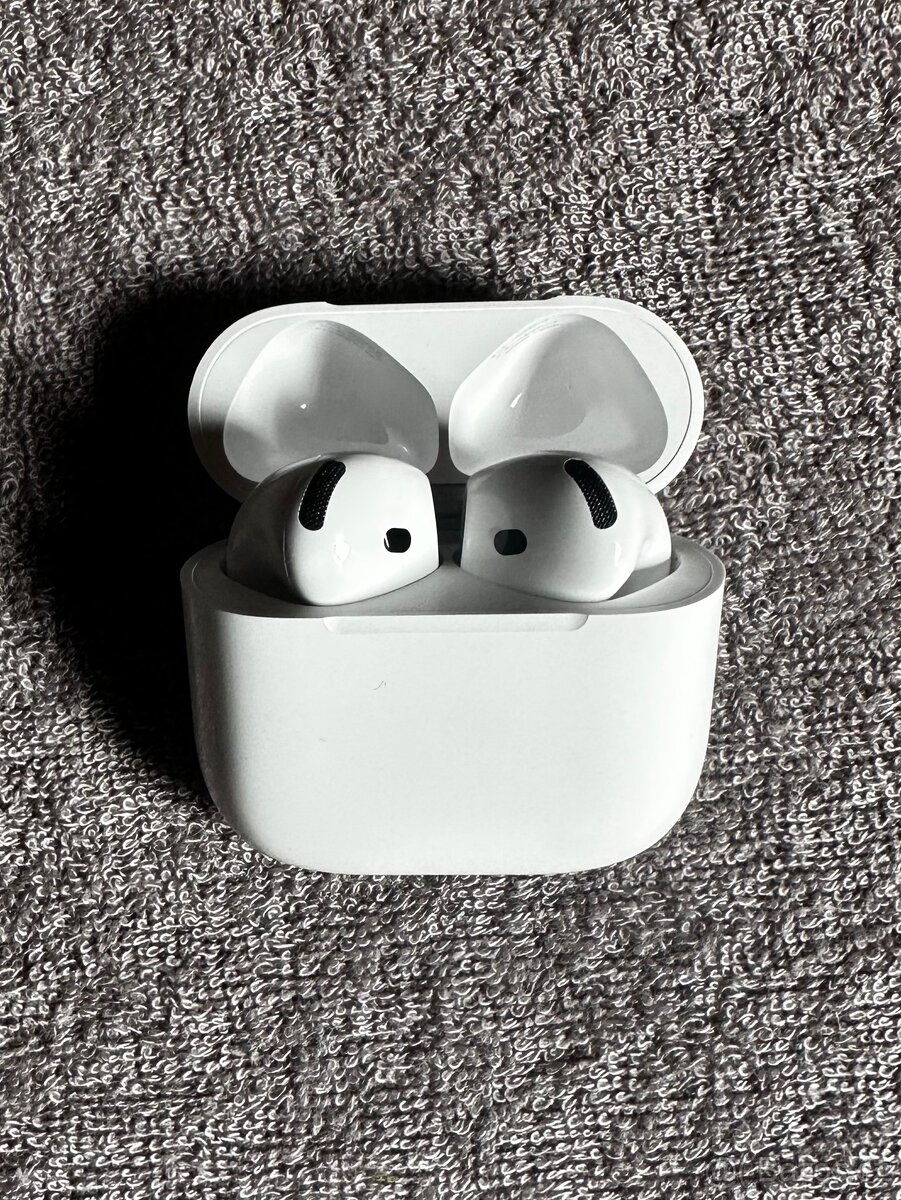 Apple AirPods 4 with ANC