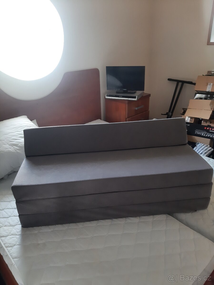 Rozkládací matrace nebo pohovka