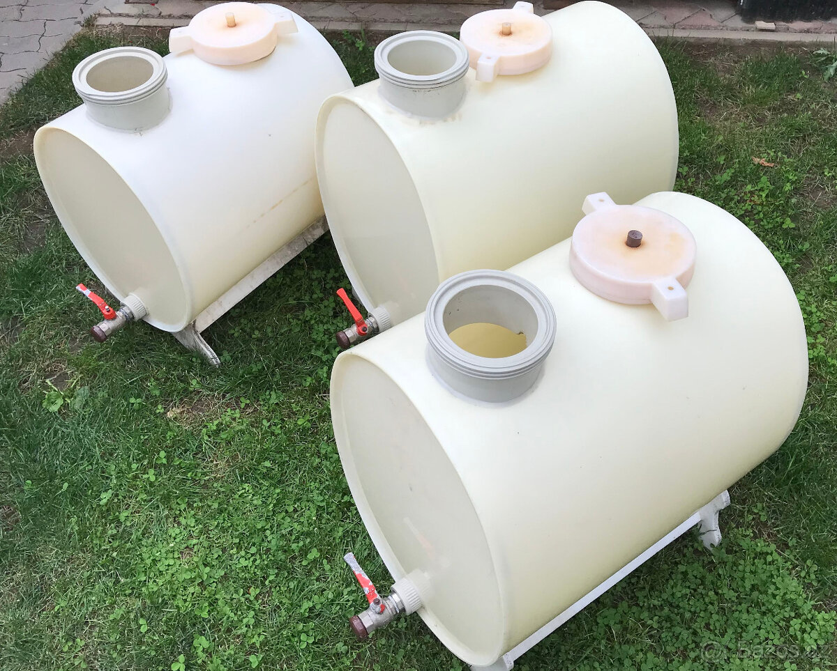 plastova nadoba sud tank vino