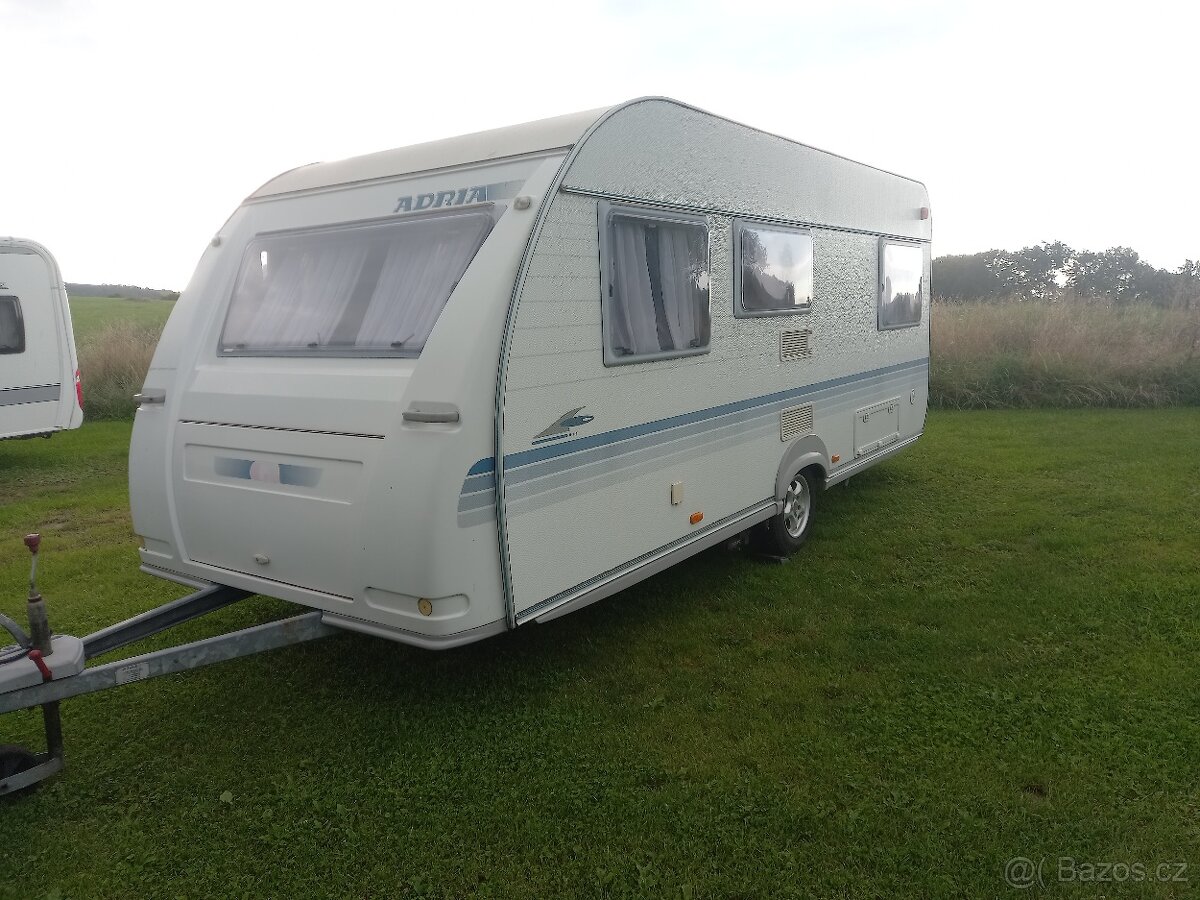 Prodám karavan adria adora 512 up. El pojezd.. předstan