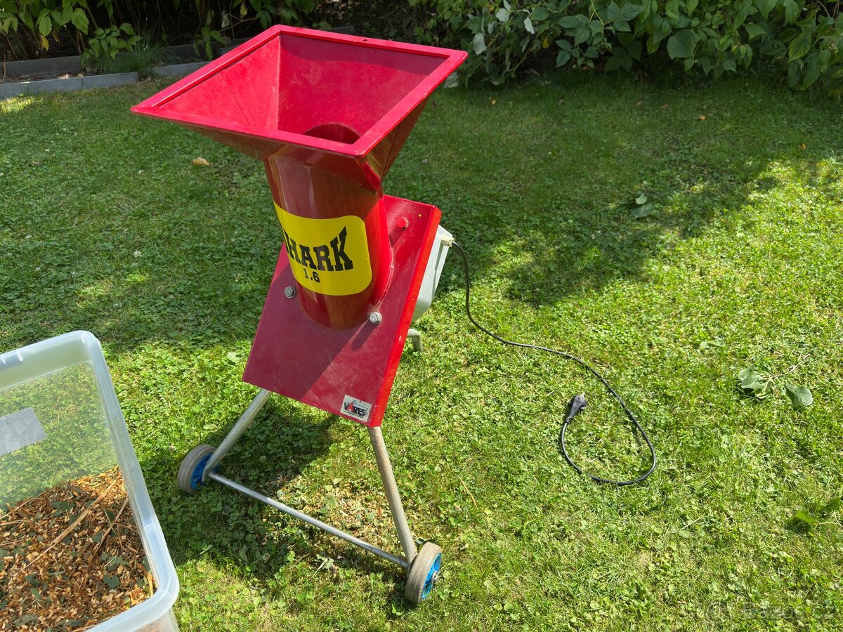 Prodám drtič větví Shark 1,6 kw, nožový.