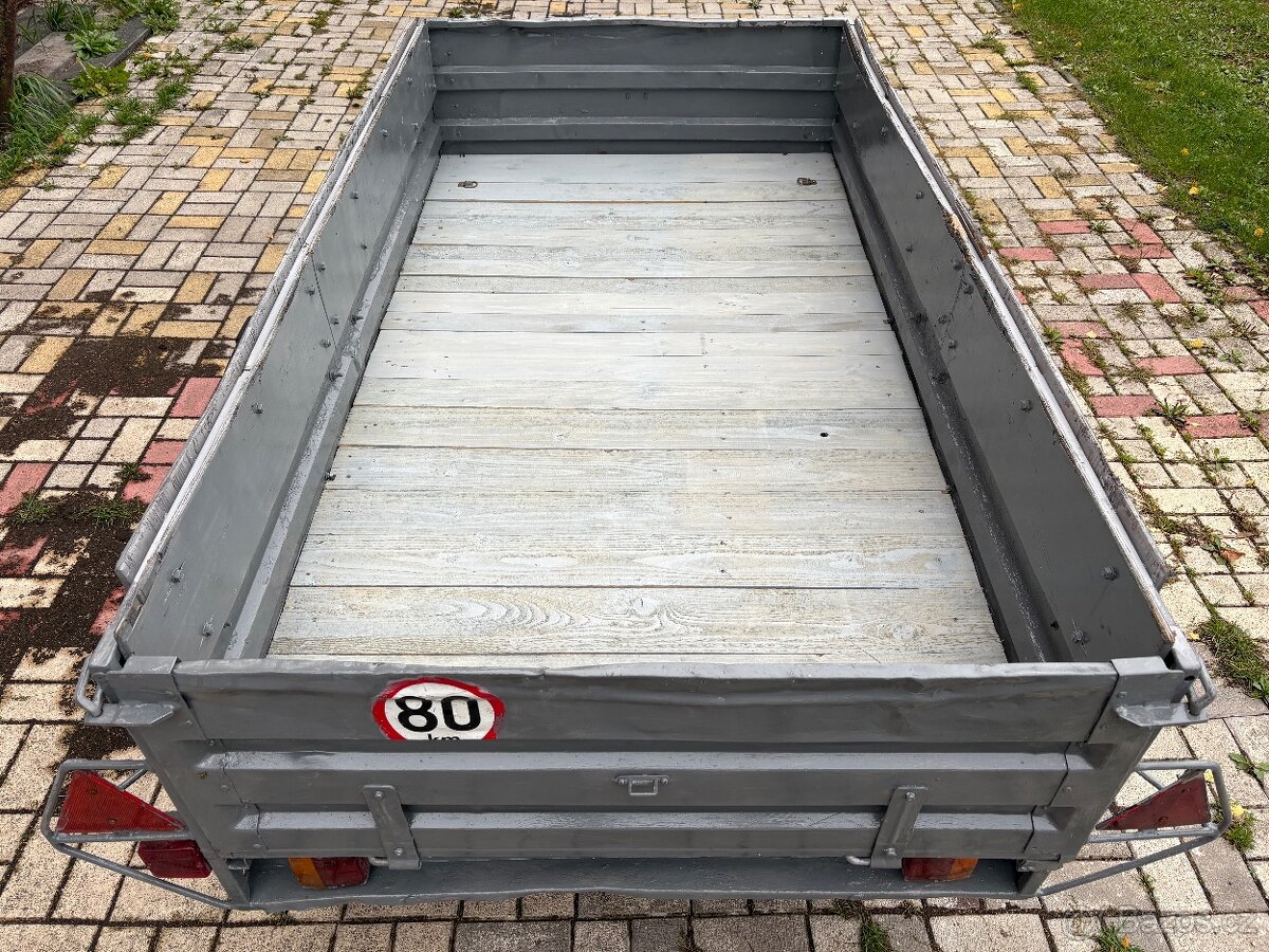 Vlek za osobák do 750 kg
