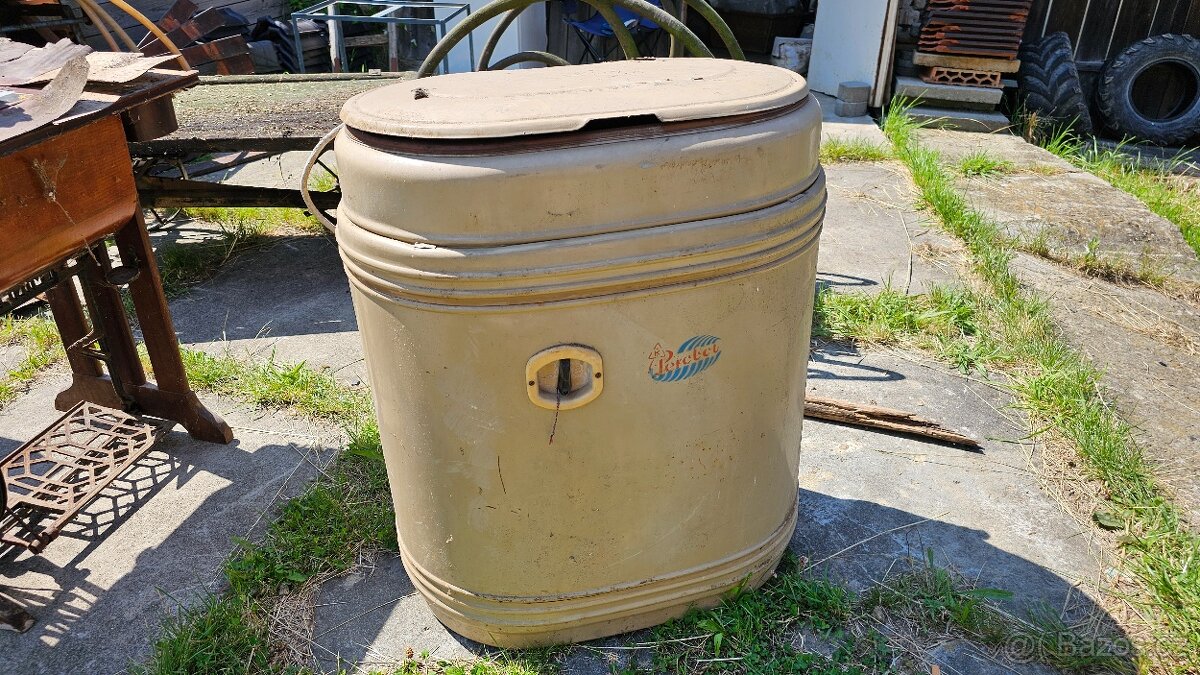 2x pračka a šicí stroj