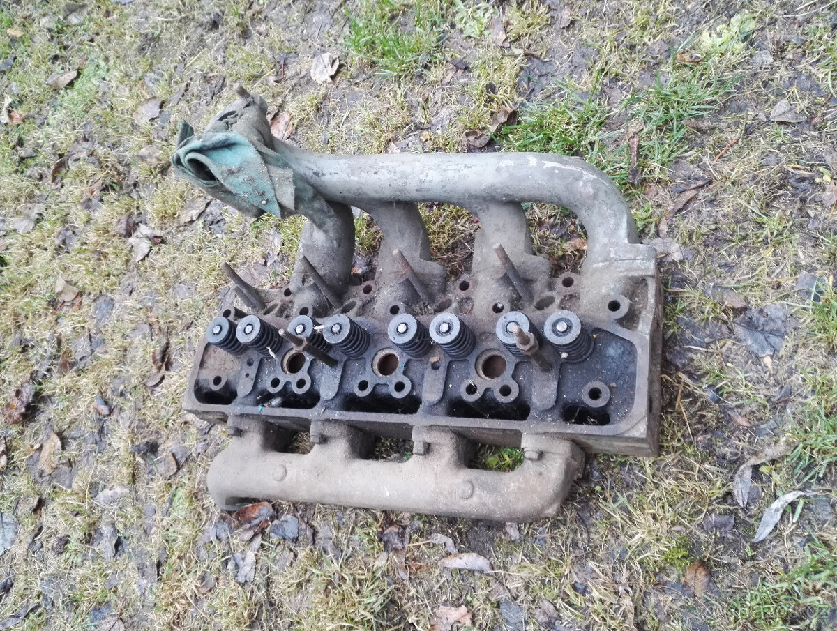 Na starou Avii dily z motoru.