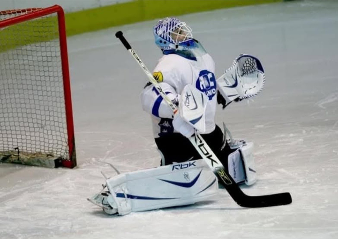 Koupím dresy, šaly, minidresy ,hokejového týmu Blanska