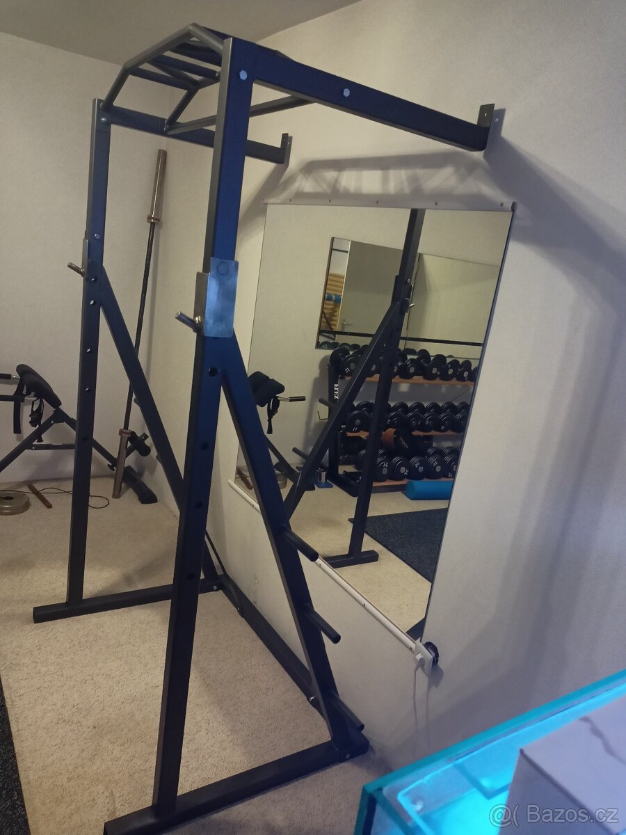 Posilovací stroj - klec