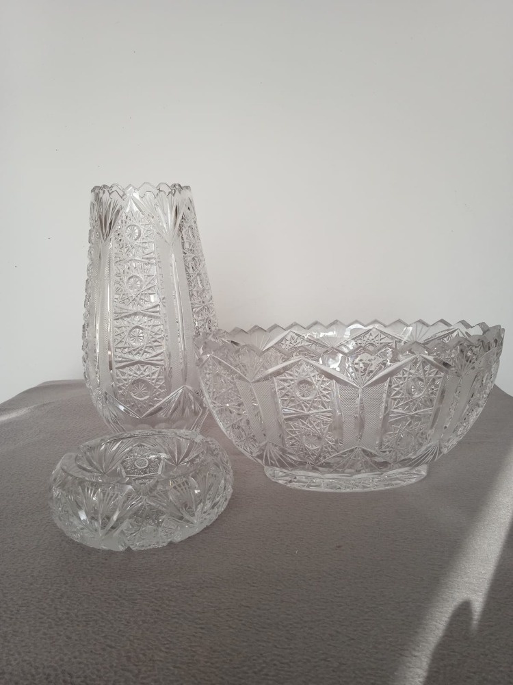 Broušená váza, mísa, popelník