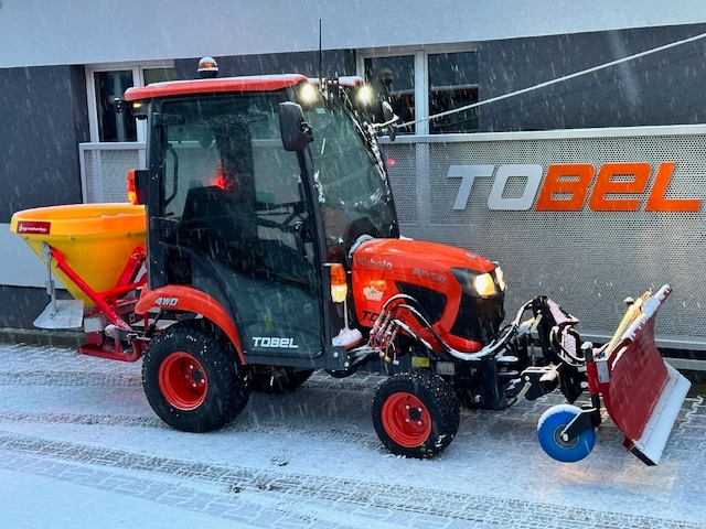 Zánovný traktor Kubota BX231-zimný set 4WD