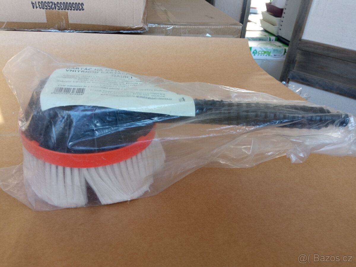 KARTÁČ NA MYTÍ AUT