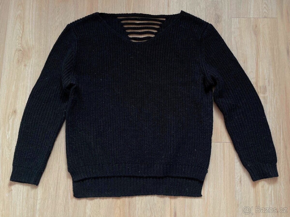 Dámský černý svetřík