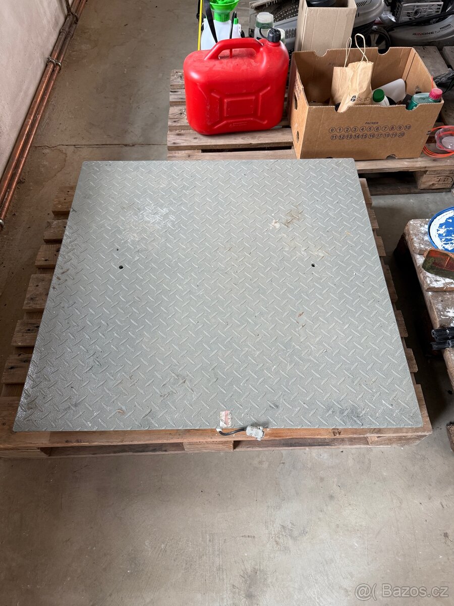 Průmyslová váha 1000x1000mm 1500kg LESÁK 4T1010L-MB