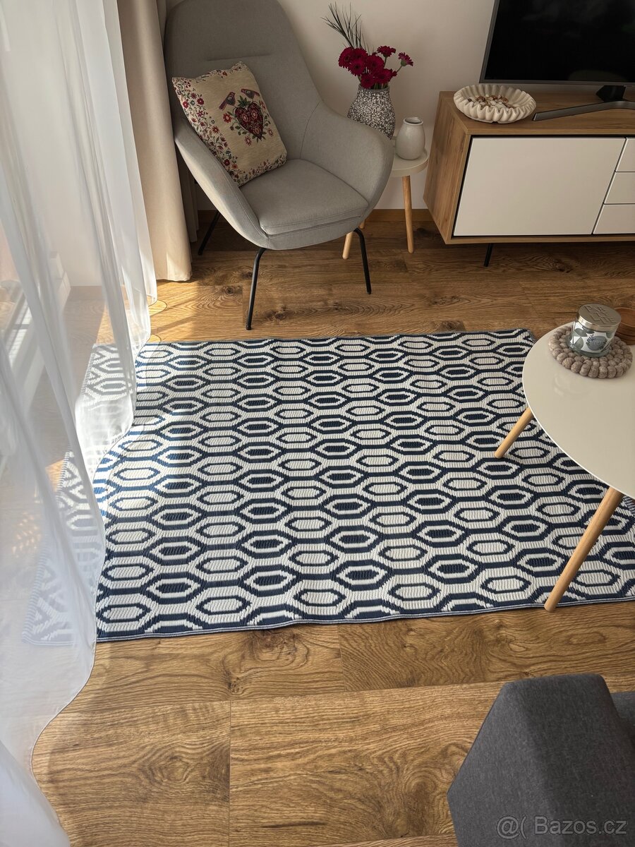 Vzorovaný koberec na balkón či terasu