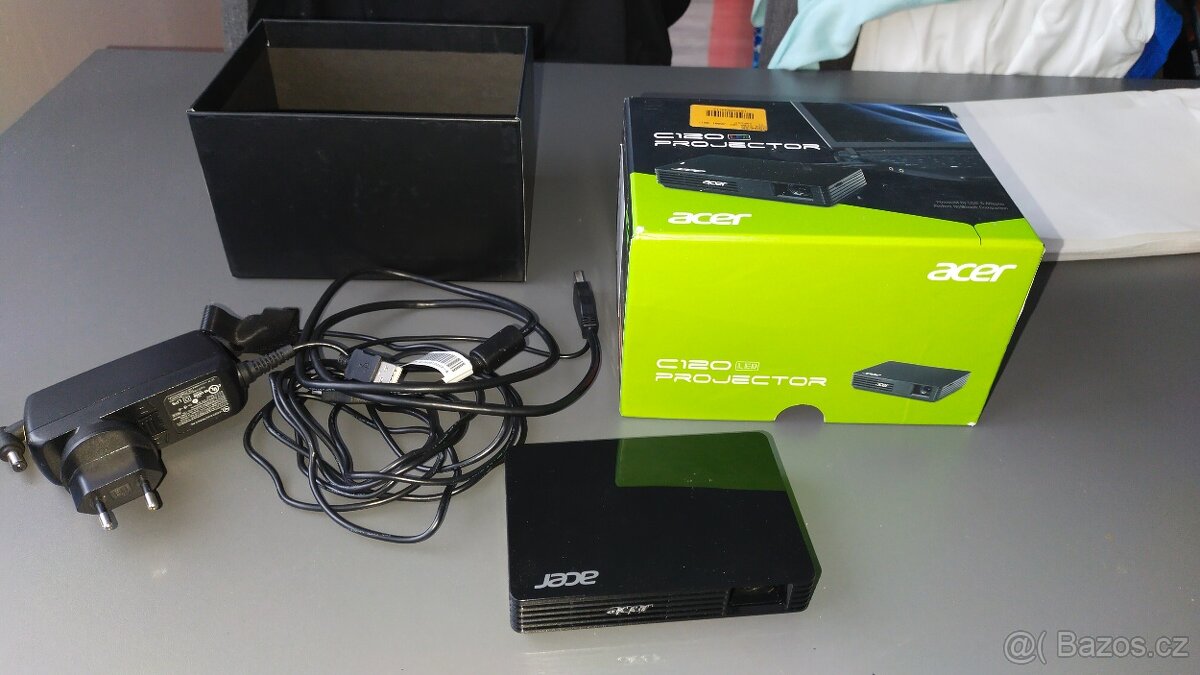 Prodám přenosný projektor Acer c120