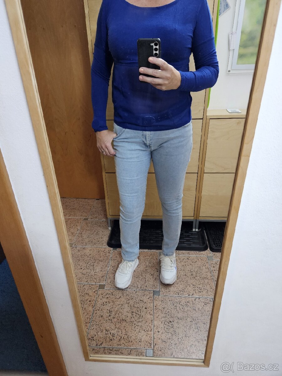 Modré tričko Bershka, vel. M