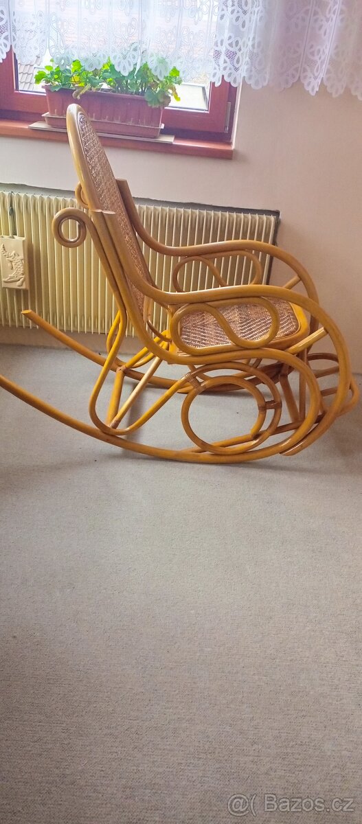 Proutěné houpací křeslo