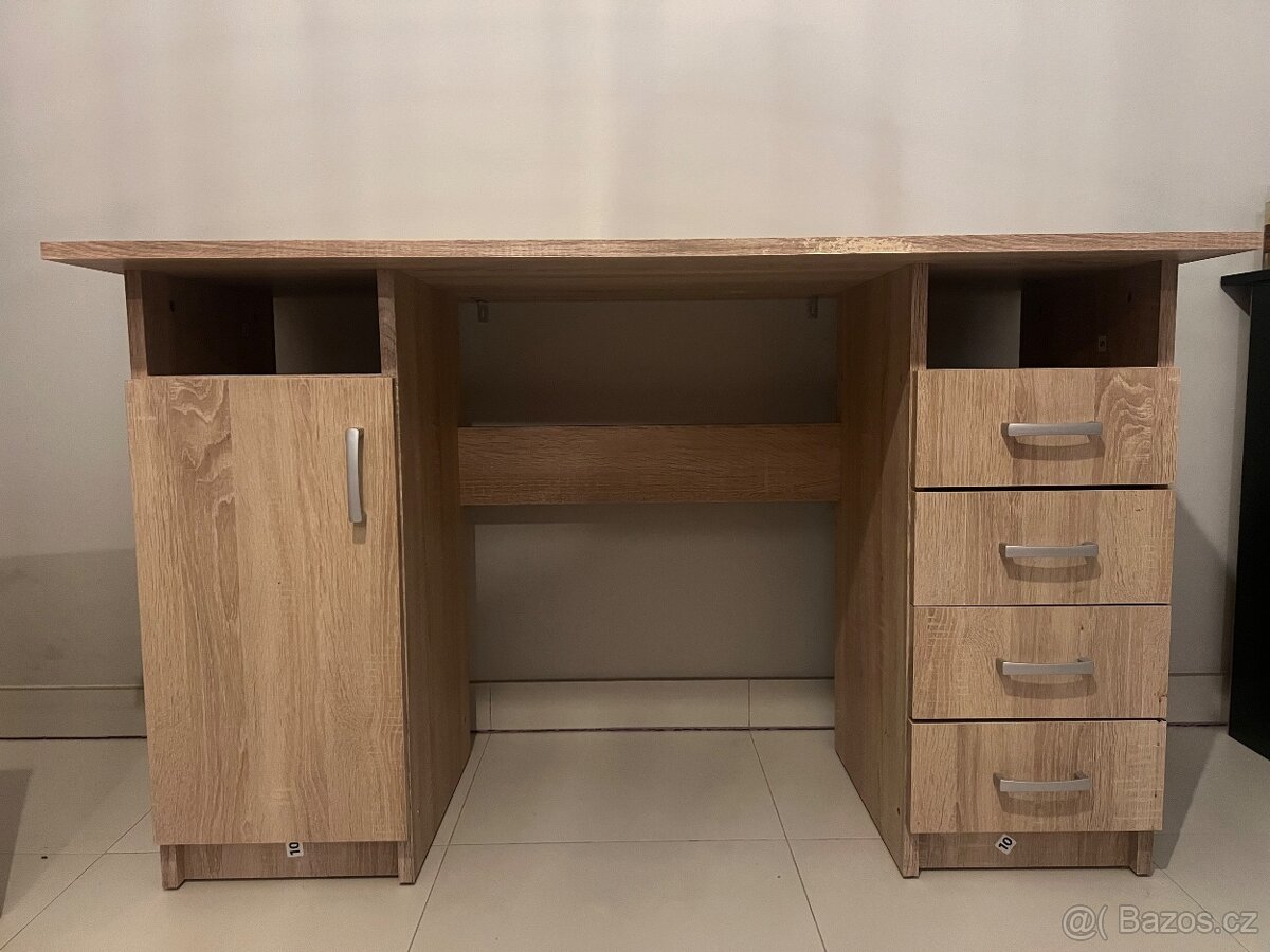 Studentský psací stůl se