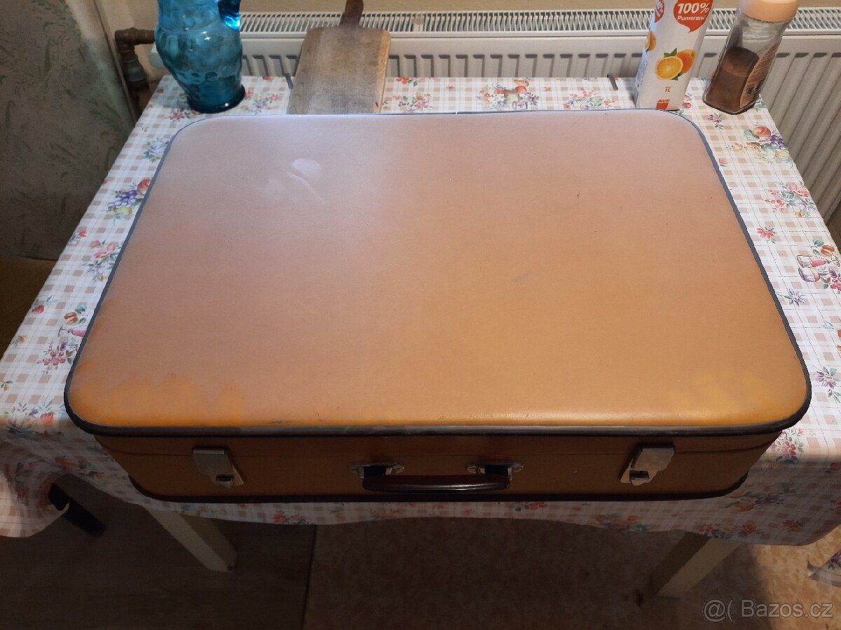Cestovní kufr starý 65x45cm