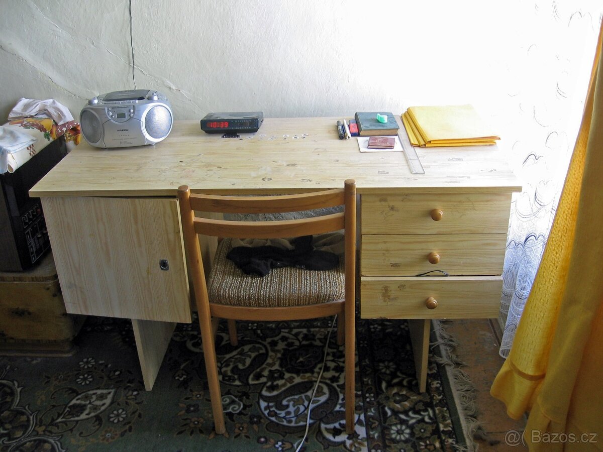Kancelářský psací stůl