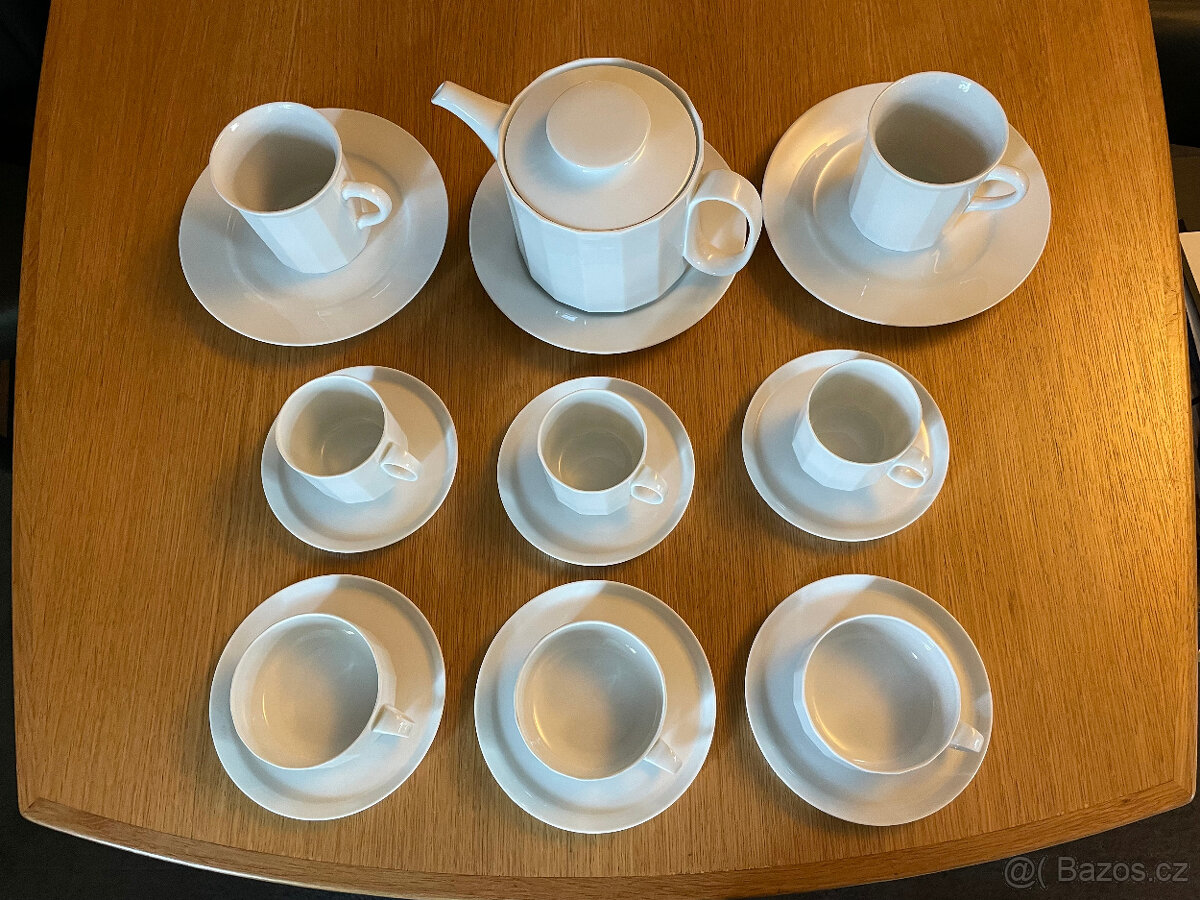 Porcelánové šálky s podšálky a  s  konvicí