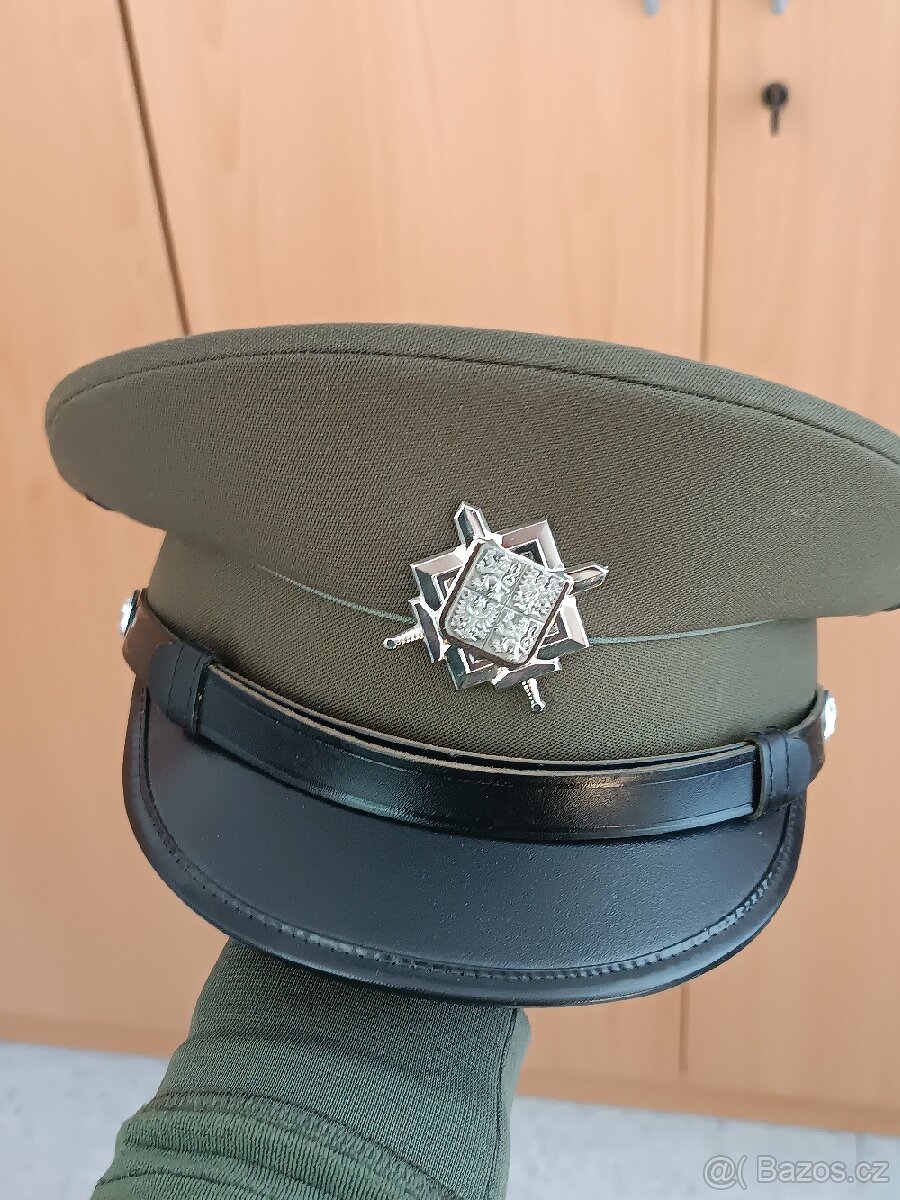 Výstrojní součástky, armádní oblečení