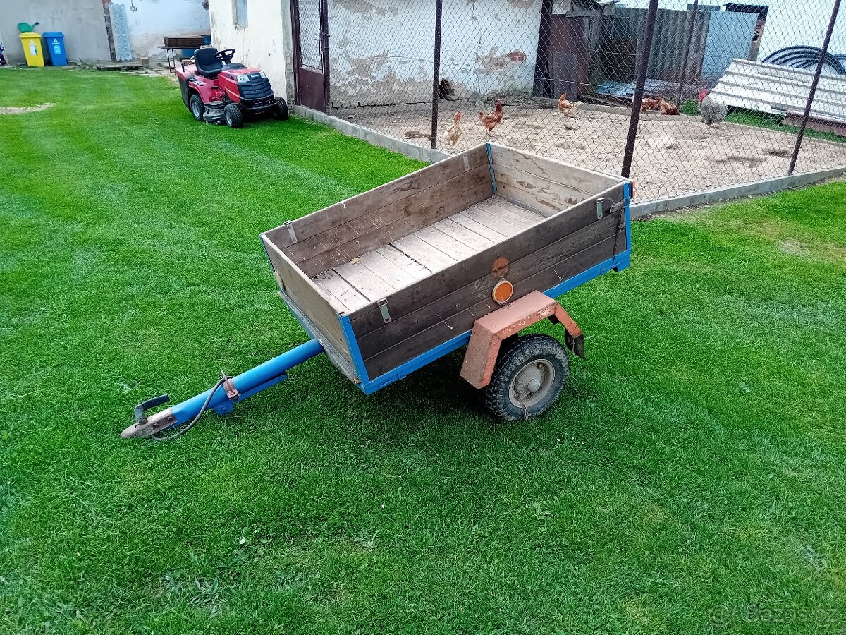Přívěsný vozík