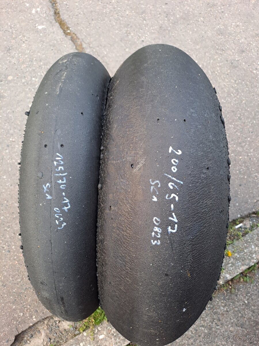 Pirelli 125/70-17 + 200/65-17 slick