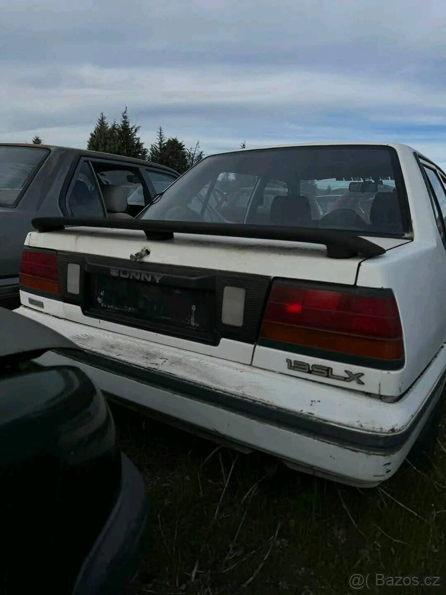 Nissan Sunny N13 spojler