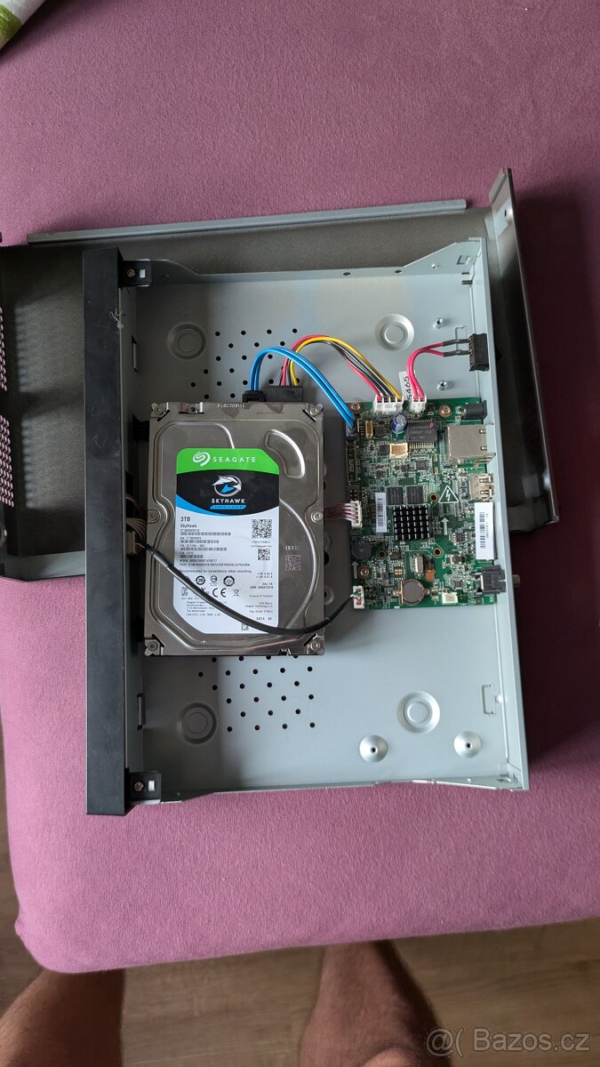 HikVision NVR + 3 TB disk