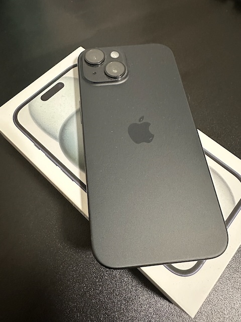 iPhone 15 128GB, černá