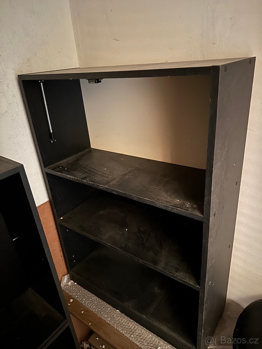 Černá skříňka 70x28x100 (š x h x v)