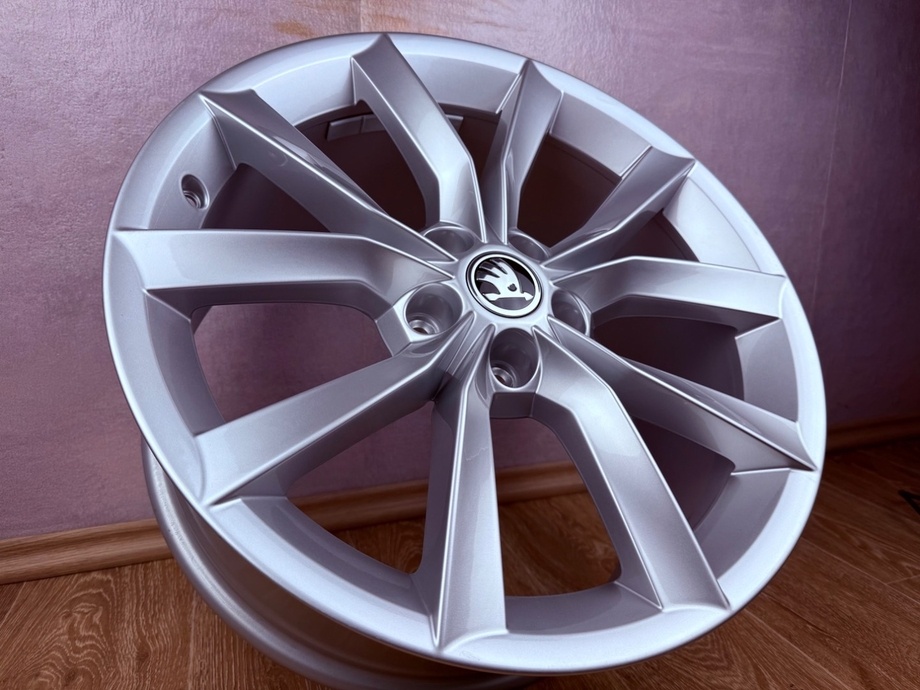 TOP kola Škoda Superb R18 Modus