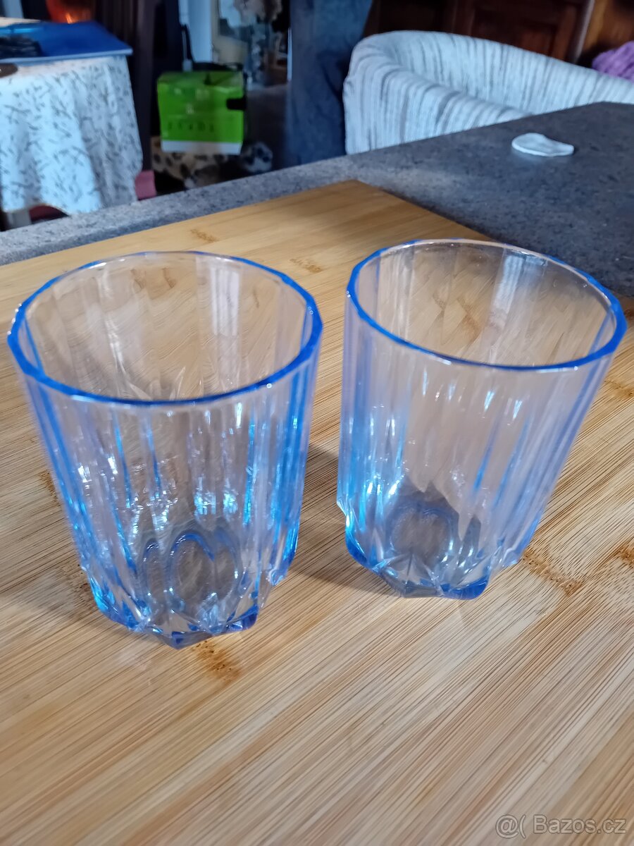 poptávám modré skleničky