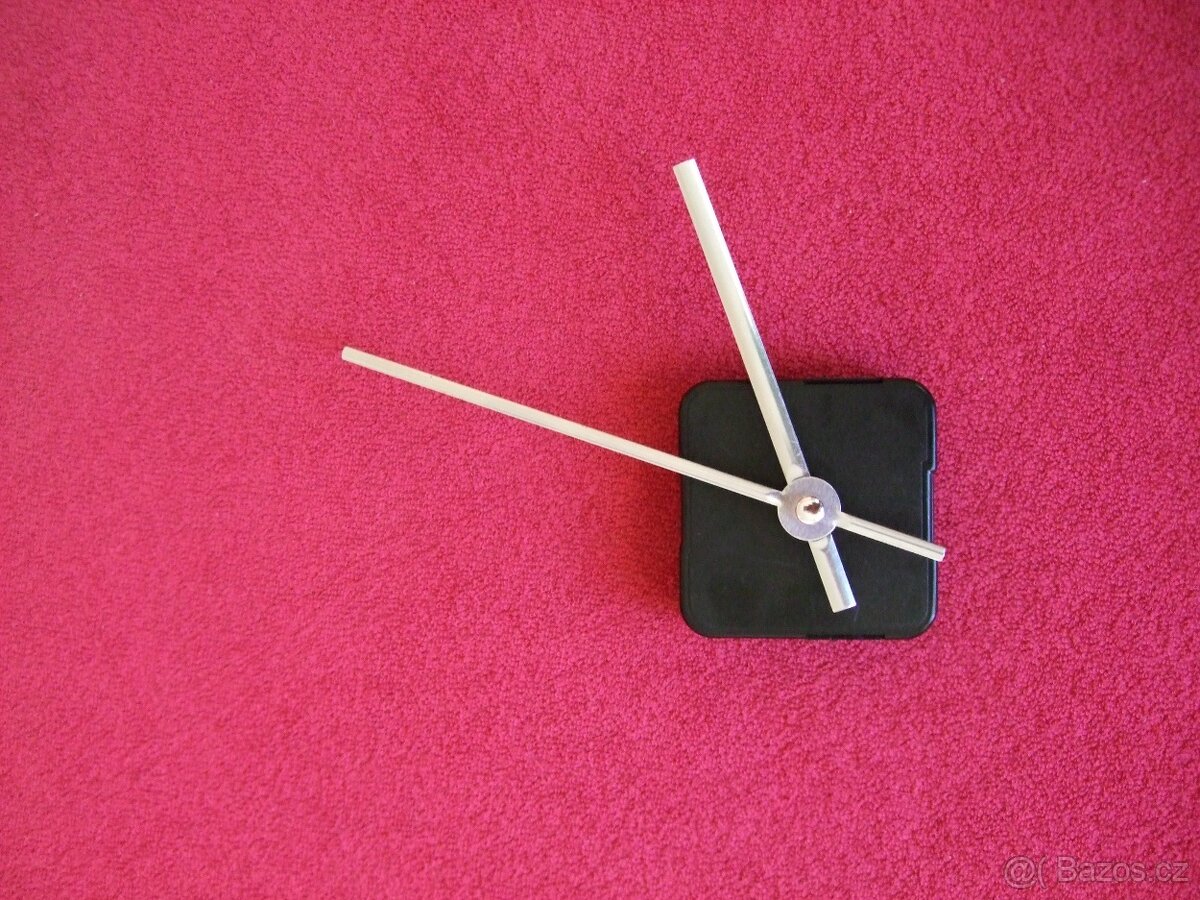 HODINOVÝ STROJEK QUARTZ