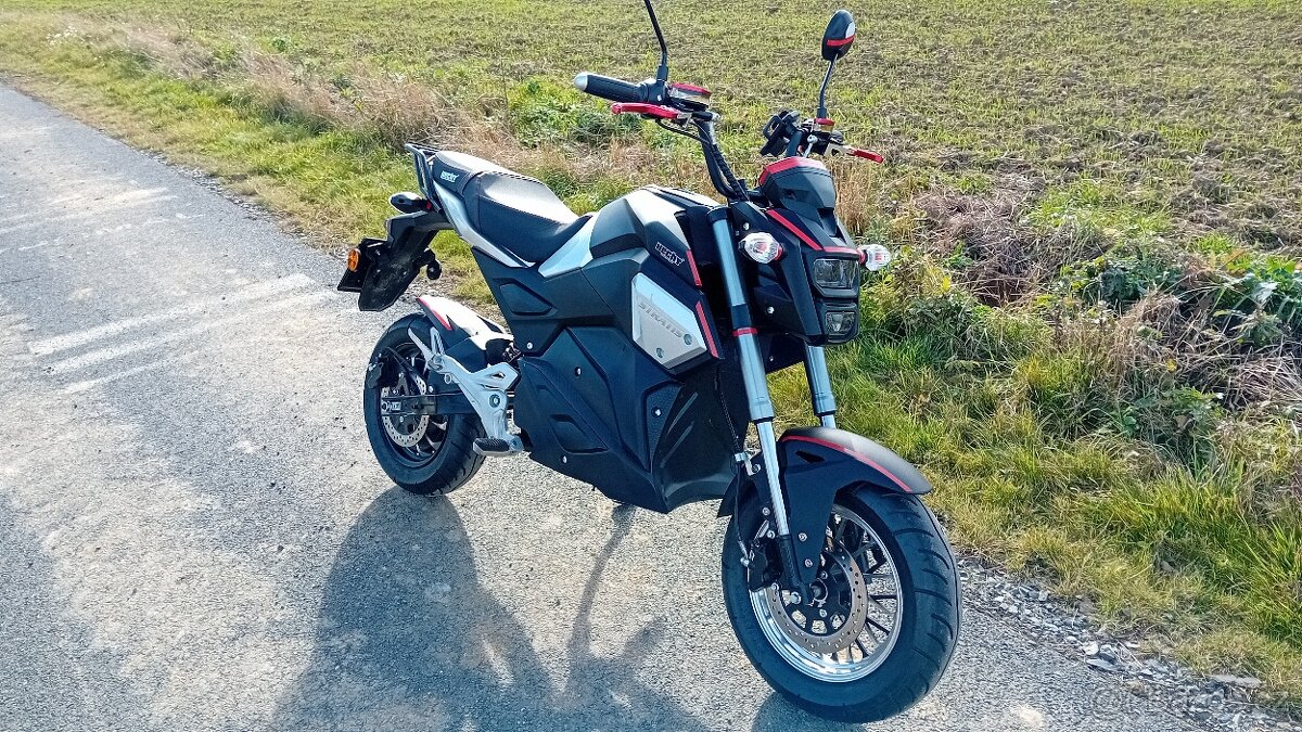 ELEKTRICKÝ Skůtr HECHT STRATIS březen 2024