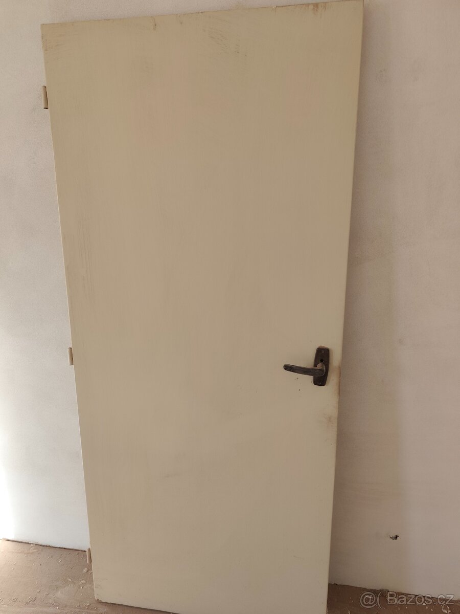 Dveře interiérové. Daruji za odvoz.