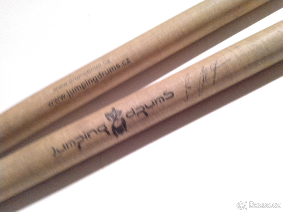 PALIČKY NA BUBNOVÁNÍ OD JUMPING DRUMS