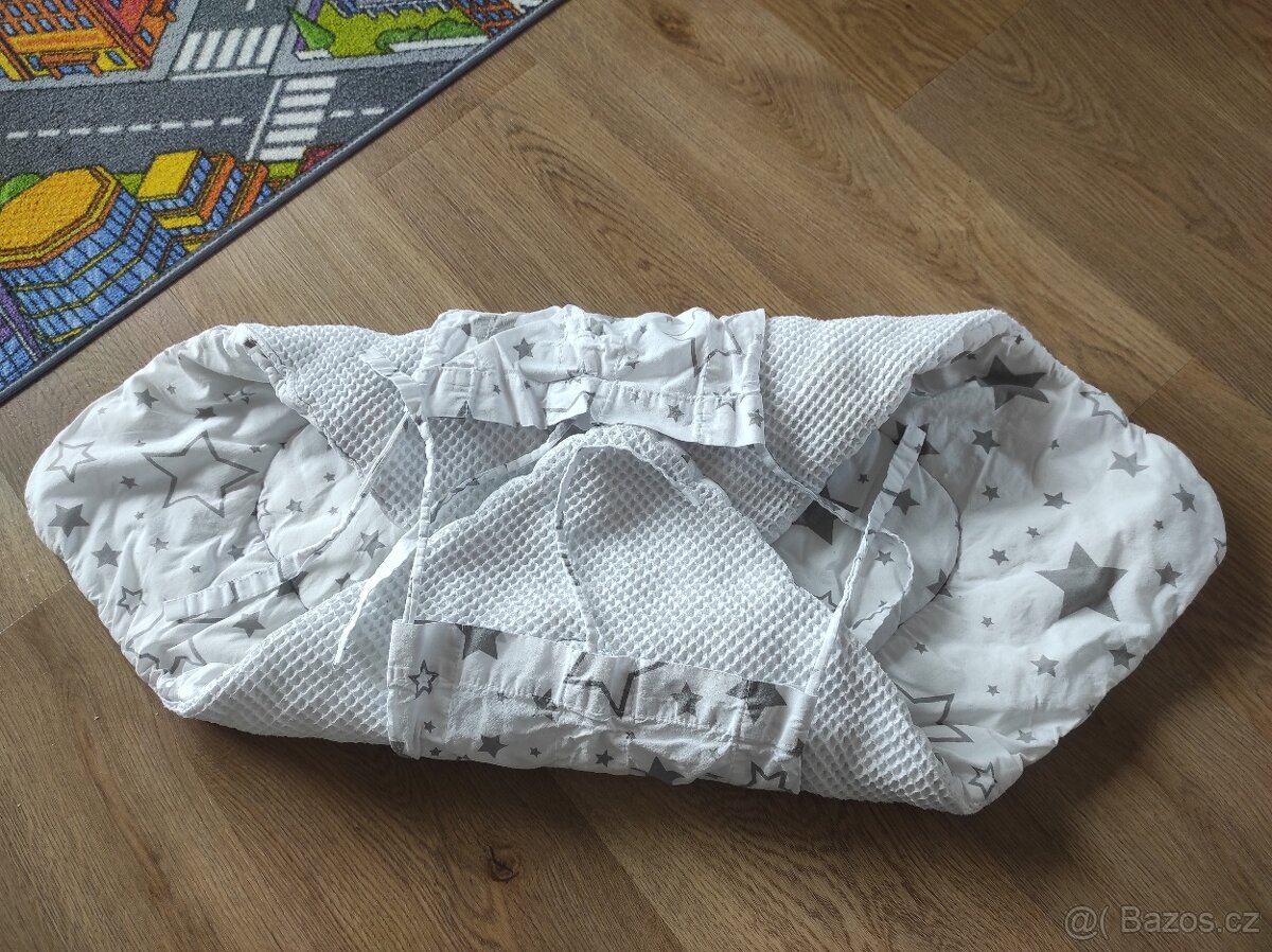 Klasická šněrovací zavinovačka New Baby