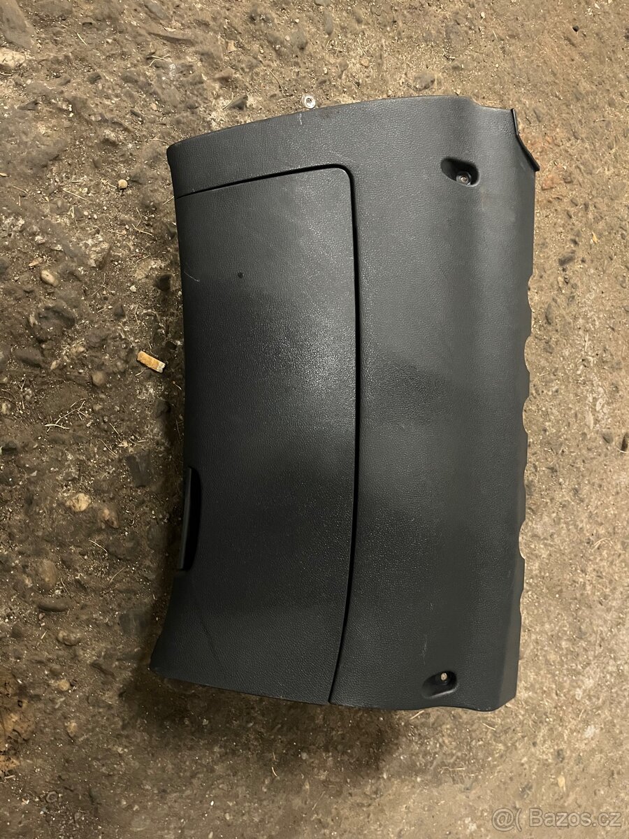 Škoda Octavia 2 kastlík spolujezdce