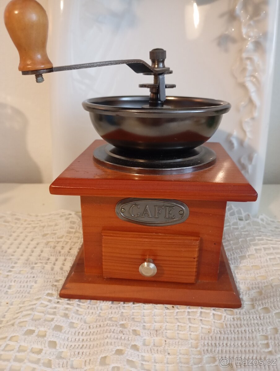 Mlýnek na kávu