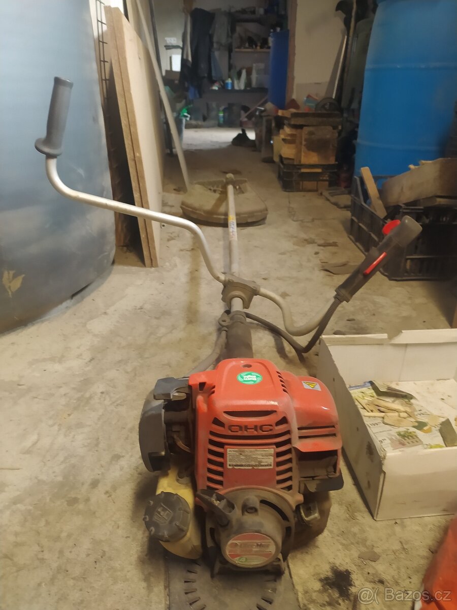 Prodám strunovou sekačku oleo-mac 4takt