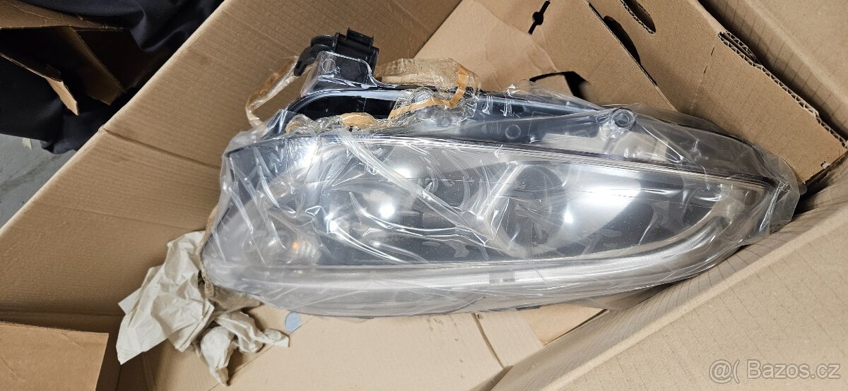 Přední světlo Peugeot 208
