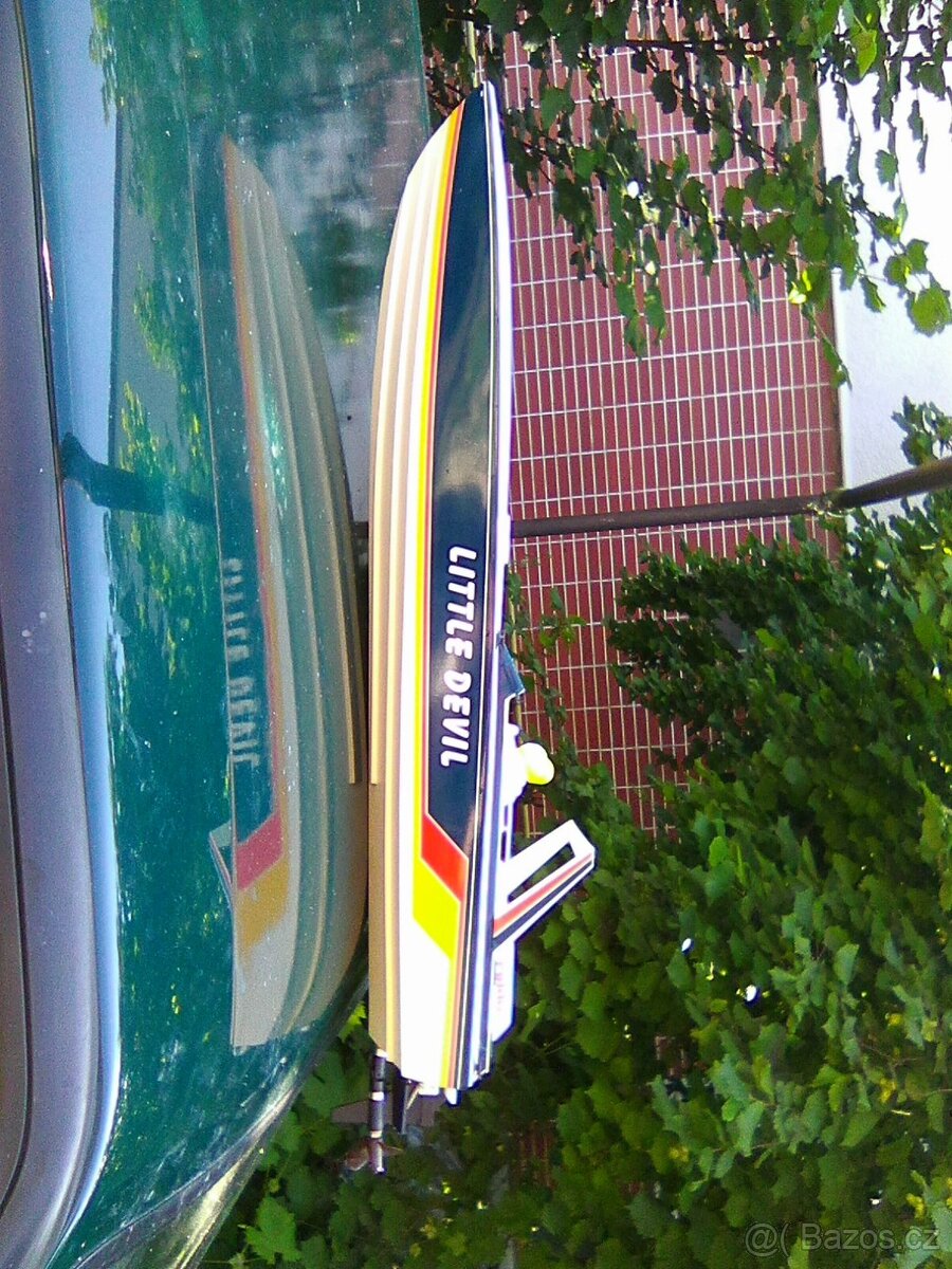 Rc loď Robbe Little Devil.